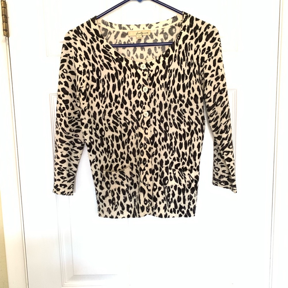 Cardigan Leopard Print with Pockets & Buttons. Forever 21. Good Condition.